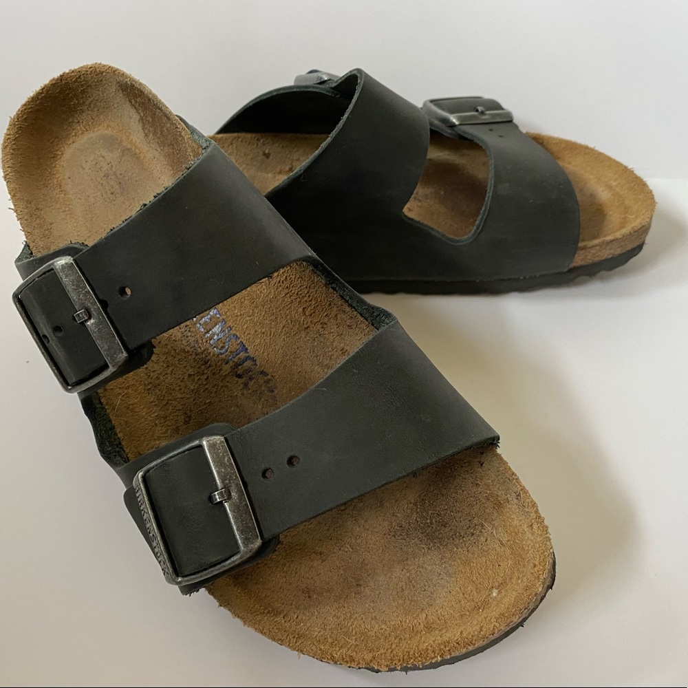 Lightly worn women’s size 39 Birkenstocks.